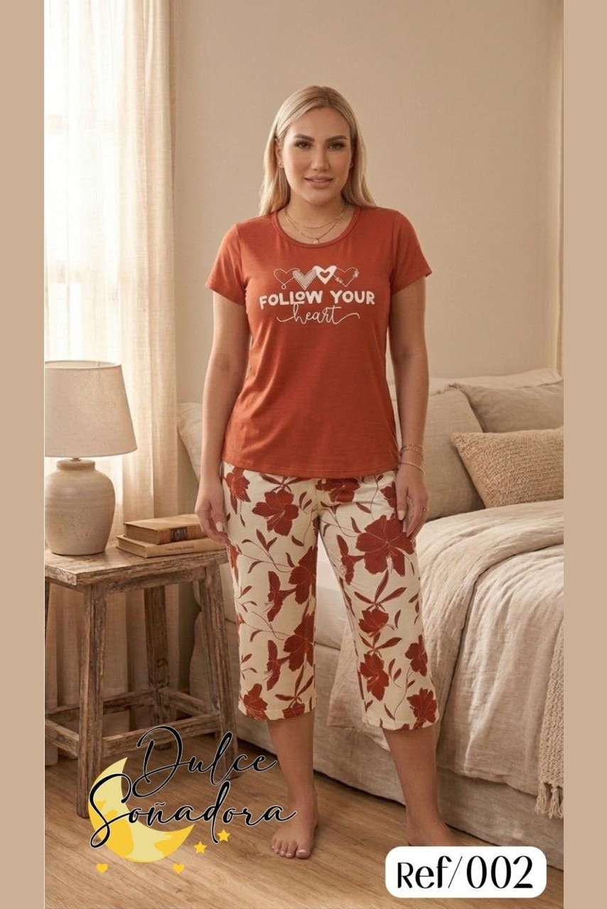 Ref 002 - CAPRI PIEL DE DURAZNO (SUBLIMADO) CON BLUSA DE MANGA PIEL DE DURAZNO UNICOLOR